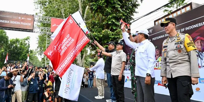 Masyarakat-Antusias-Pada-Riders-Parade-Pertamina-Grand-Prix-of-Indonesia_