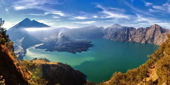 Pesona Gunung Rinjani, Surga Petualangan di Atap Lombok