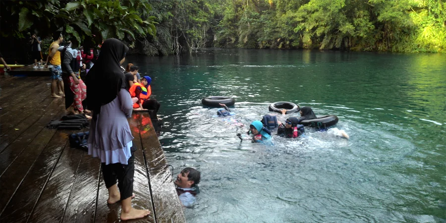 Aktivitas-Wisata-dan-Pengalaman-Menyelam