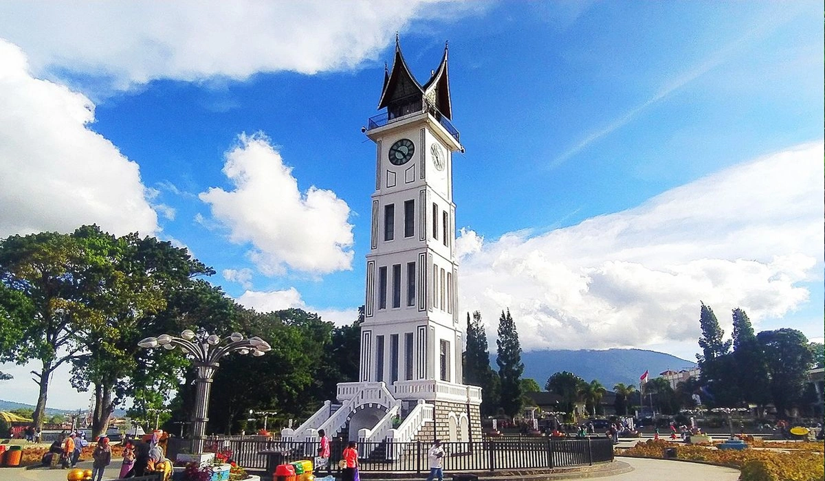 Jam-Gadang-Ikon-Waktu-dan-Pesona-Kota-Bukittinggi
