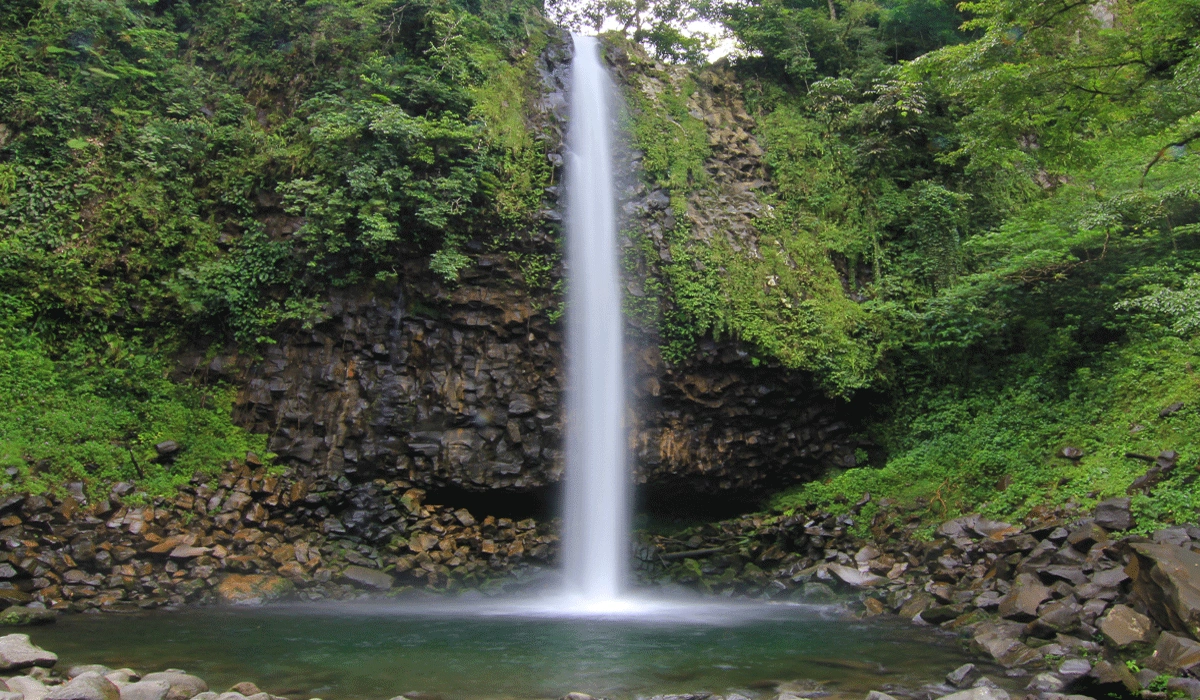 Lembah Anai, Air Terjun Megah di Balik Kabut dan Kehijauan