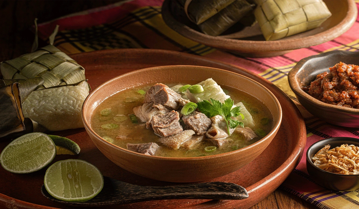 Coto-Makassar,-Sensasi-Kuah-Gurih-yang-Bikin-Ketagihan