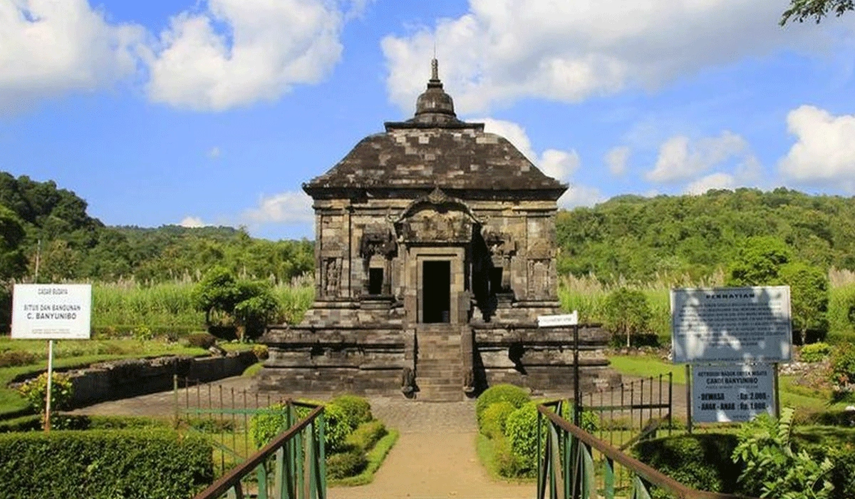 Jejak-Sejarah-dan-Keindahan-Alam-di-Candi-Banyunibo-Yogyakarta