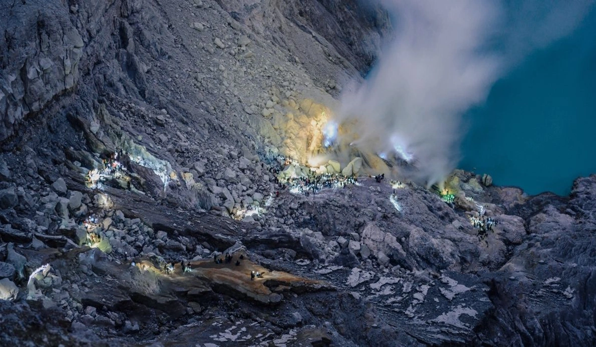 Menikmati-Keindahan-Selain-Blue-Fire