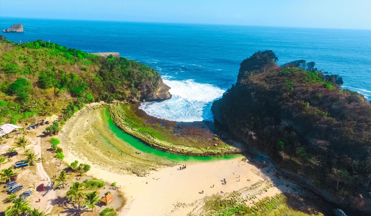 Pantai-Batu-Bengkung,-Surga-Tersembunyi-di-Malang-Selatan