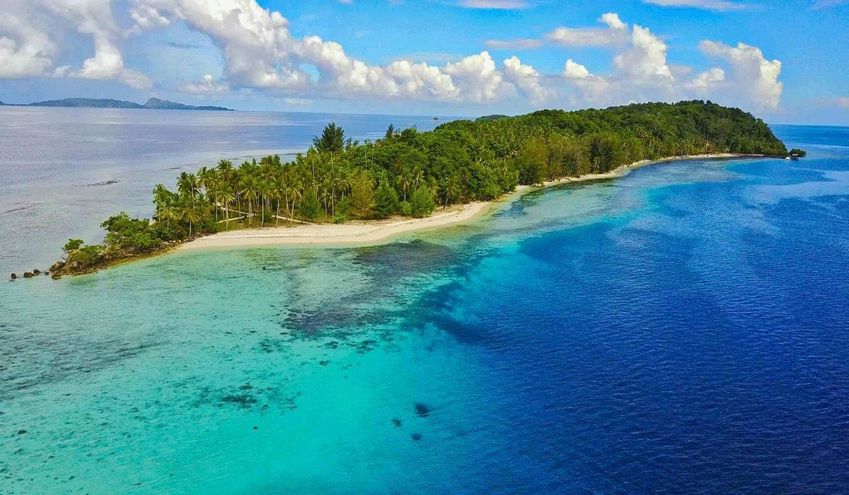 Pulau Yeben Raja Ampat, Alam dan Wisata Bahari yang Masih Alami