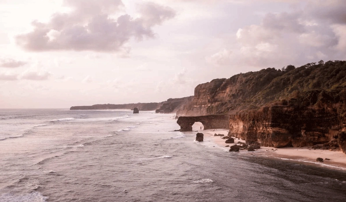 Mbawana Beach, Panorama Memukau dan Petualangan Alam