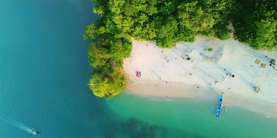 Menjelajahi Pulau Kepala Keindahan Pulau Sunyi di Tengah Laut Biru