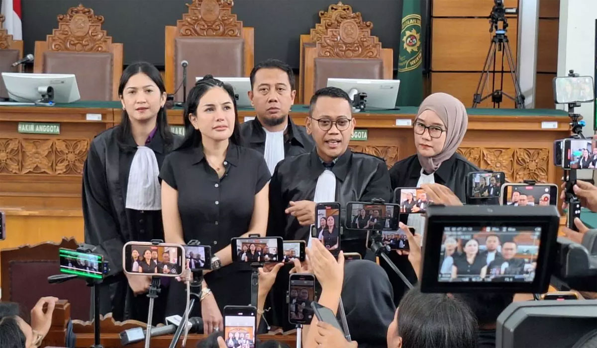 Nikita Mirzani Diperiksa Polisi! Dicecar 20 Pertanyaan Soal Produk Reza Gladys, Fakta Mengejutkan Terungkap?